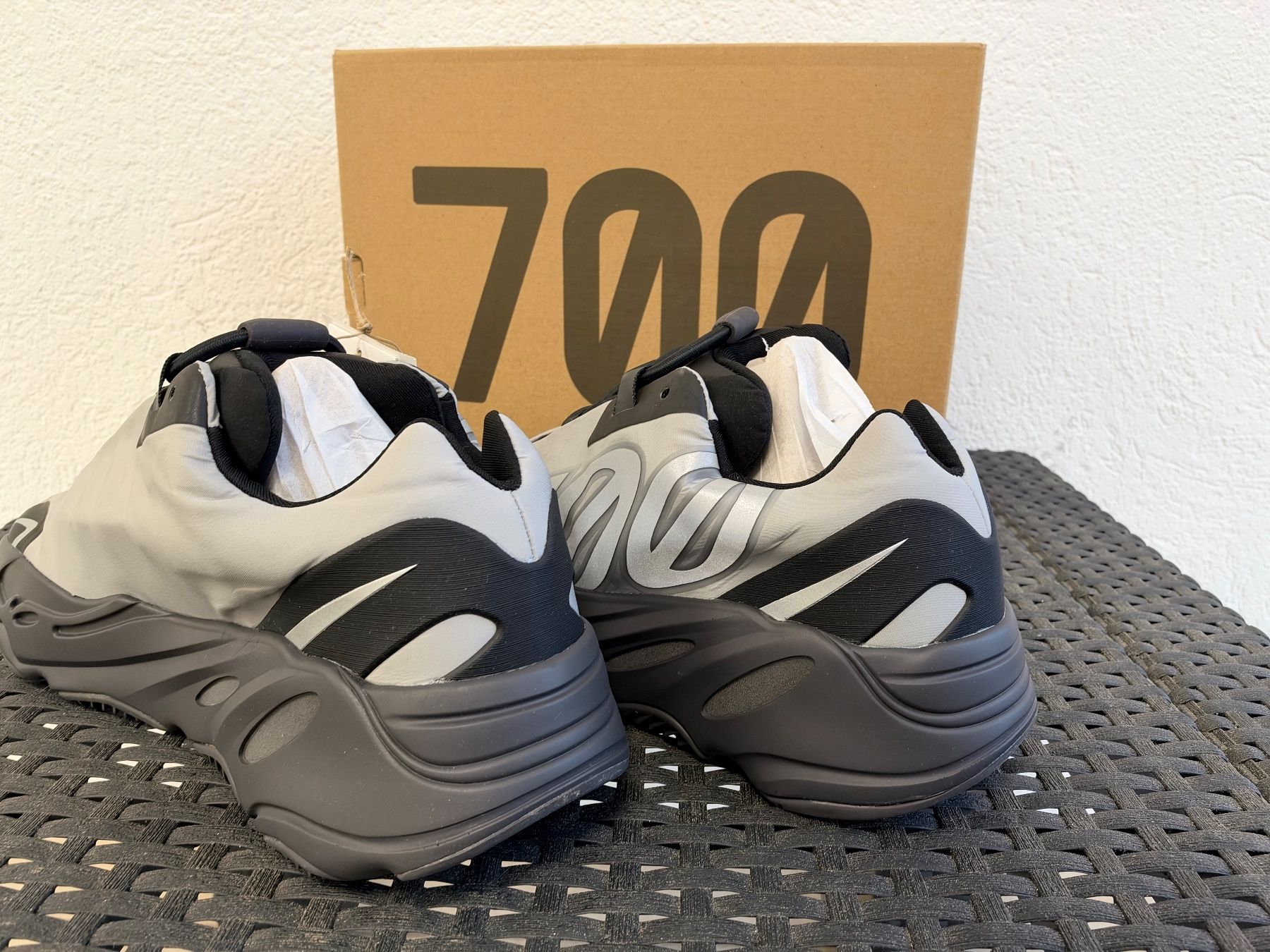 Adidas Scarpe da uomo: Adidas Yeezy Boost 700 – Nuovo e nell'imballaggio originale da Sion venduto da min_7ffp 1