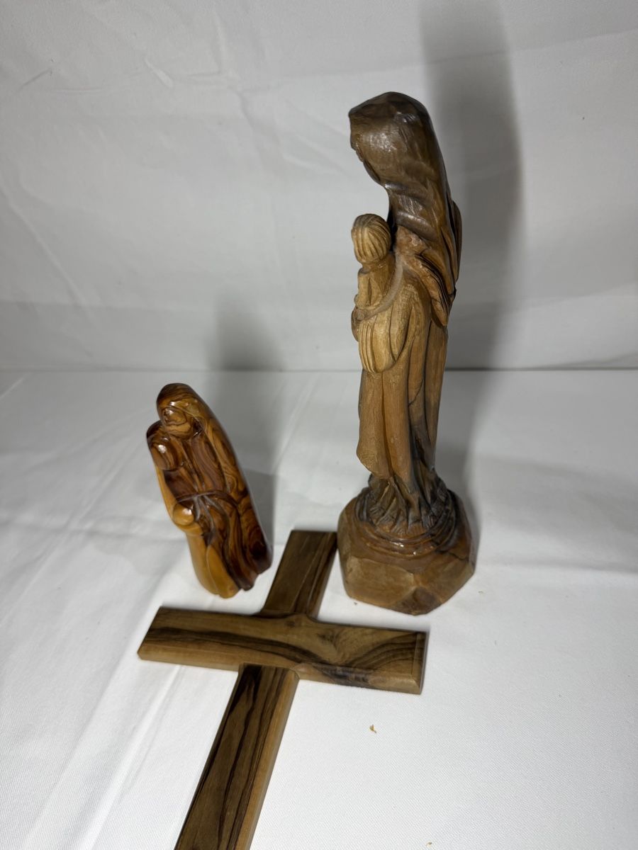 Statuette: Div. Holzhandarbeit – Usato da Basel venduto da Hariva 1
