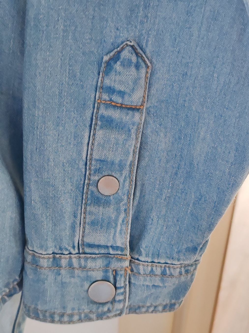H&M Giacche: Jeansjacke mit Kapuze – Usato da Egnach venduto da bgdo26 2