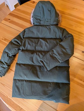Winterjacke oliv Grösse 140 neuwertig