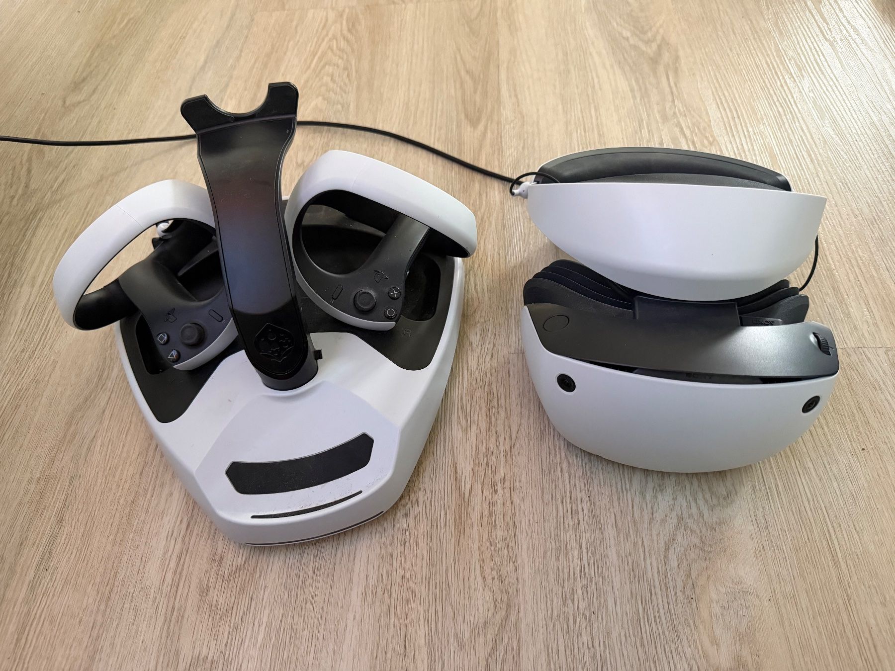 Sony Casco VR: Sony PlayStation VR2 Headset mit Ladestation gebraucht – Usato da Aarburg venduto da Er.kan 1