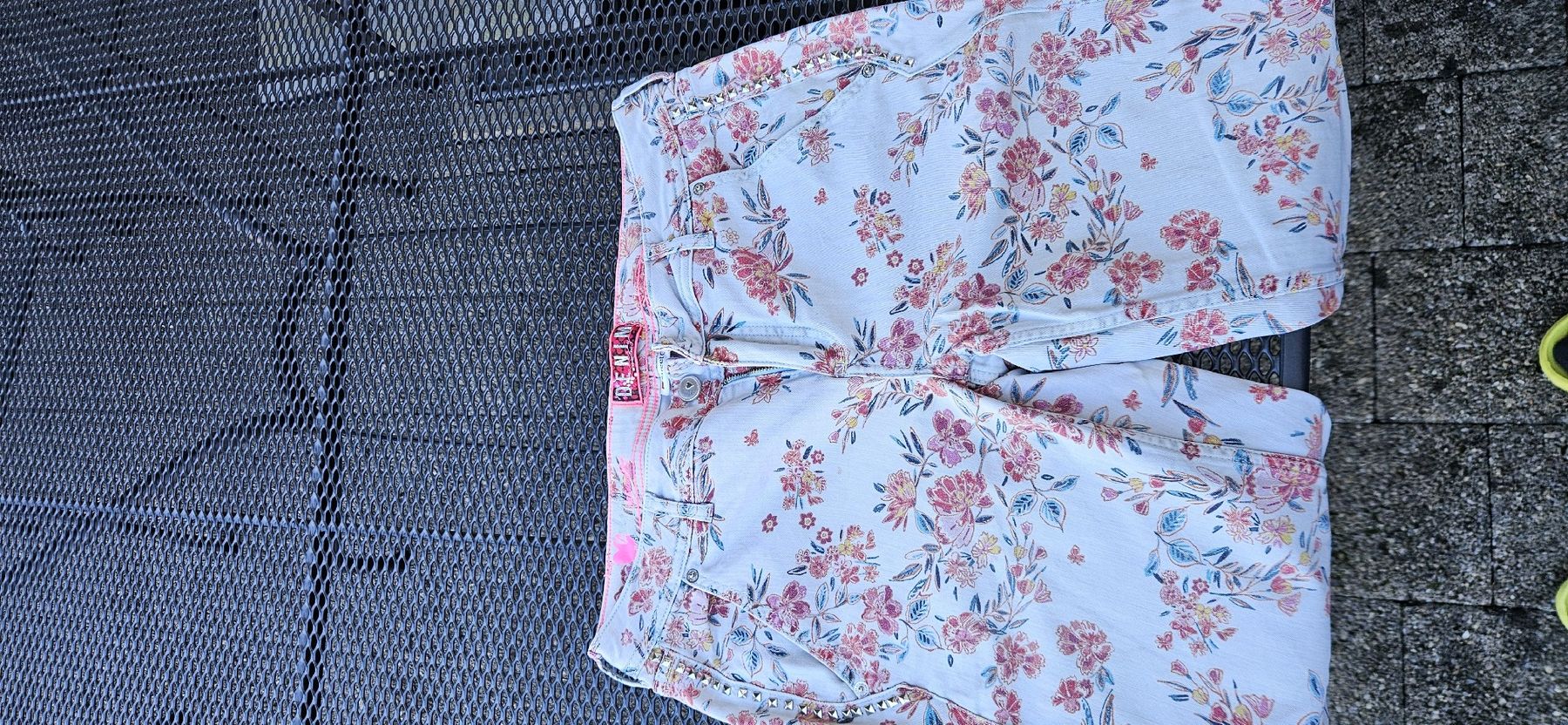 Pantaloni: Damenhose  29/28 – Usato da Kollbrunn venduto da Ignjat1211 1