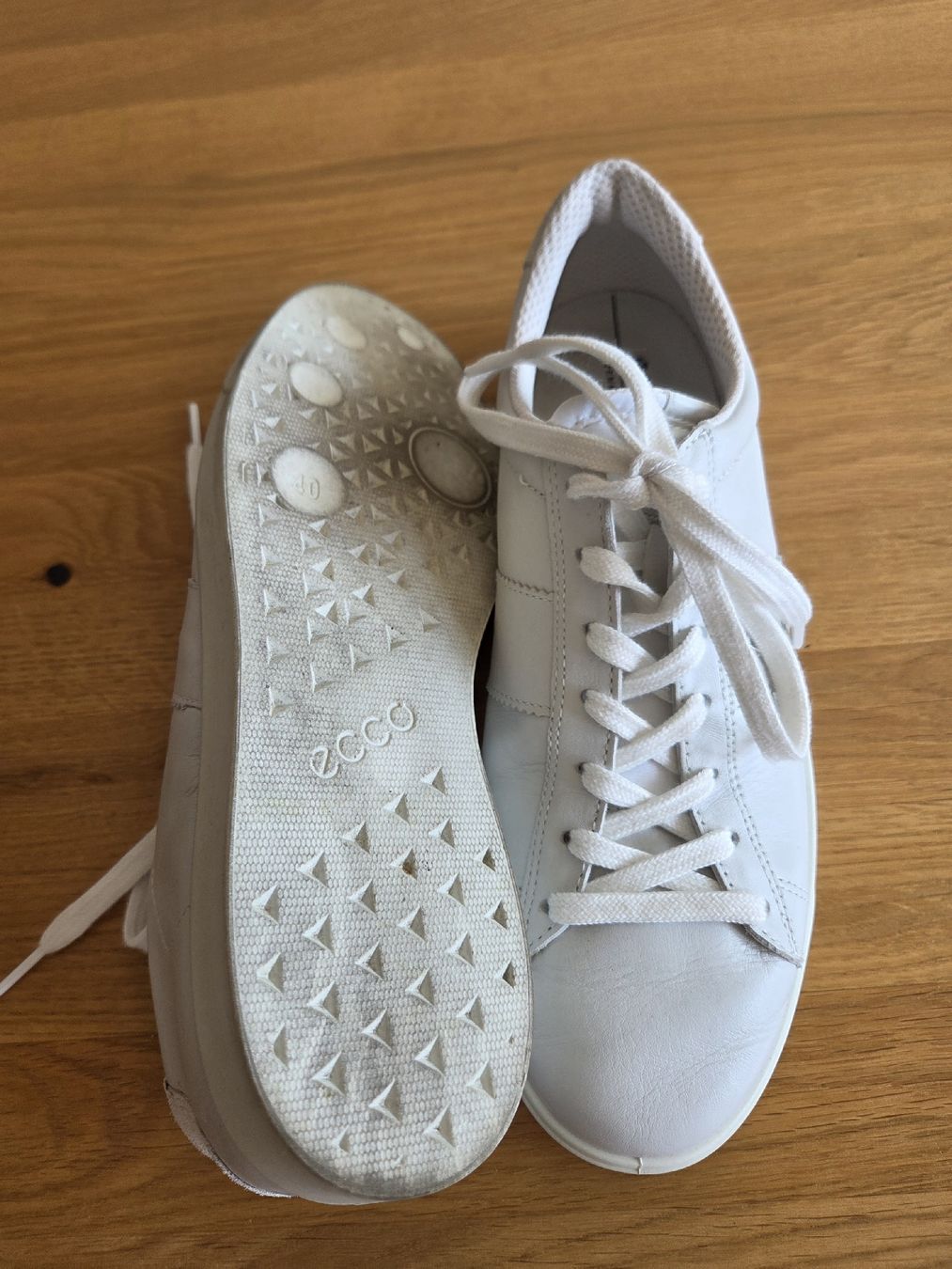 Ecco Chaussures femmes: Ecco Sneaker weiss Leder Grösse 40  – D'occasion à Lupfig par olivenbaeumli 1