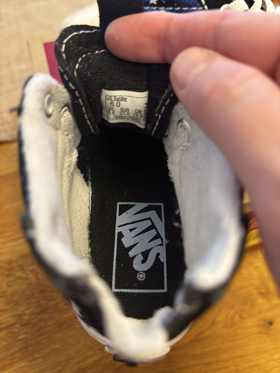 Vans Chaussures garçon: Vans Sneaker Gr. 22 - NEU – Neuf (Voir description) à Petit-Lancy par om1981 2