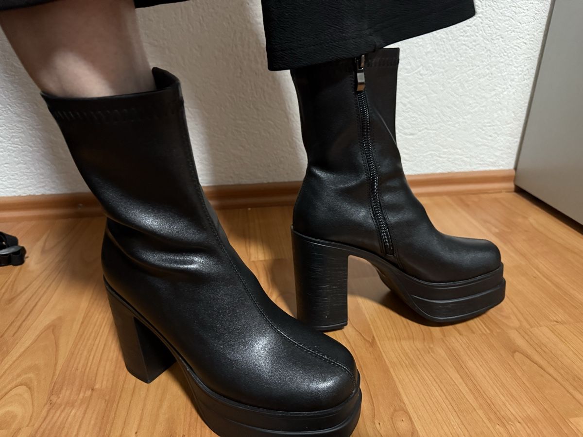 Scarpe da donna: Schwarze Plateau Stiefel, Grösse 38 – Usato da Zug venduto da Kiki99 2