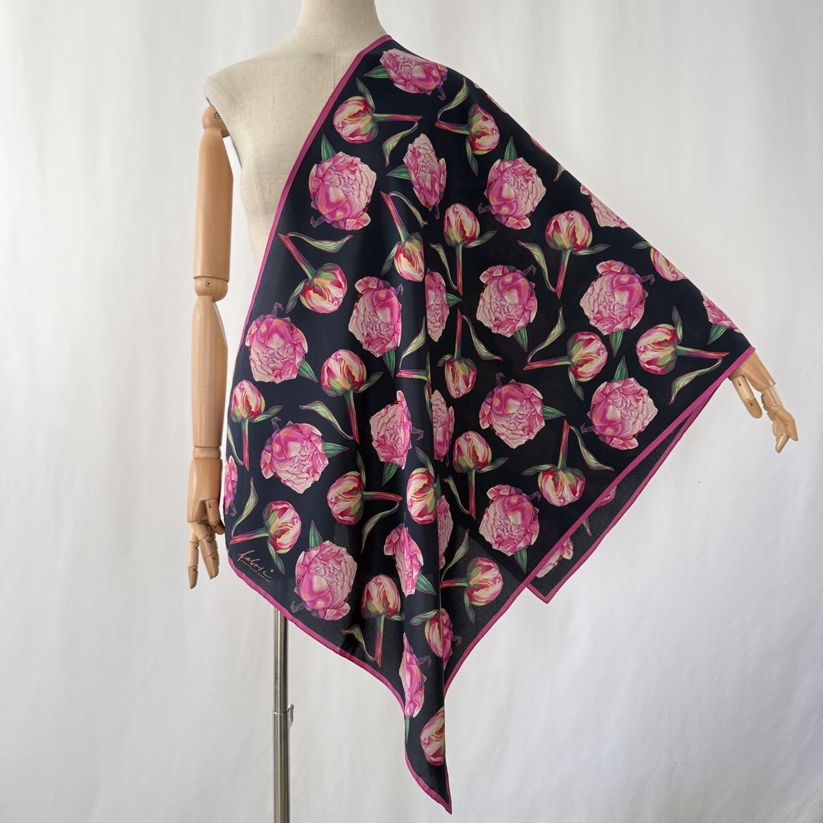 Fabric Frontline Foulard & Sciarpe: FABRIC FRONTLINE Chiffon Silk – Nuovo (secondo la descrizione) da Freienbach venduto da Avviivva_Shop