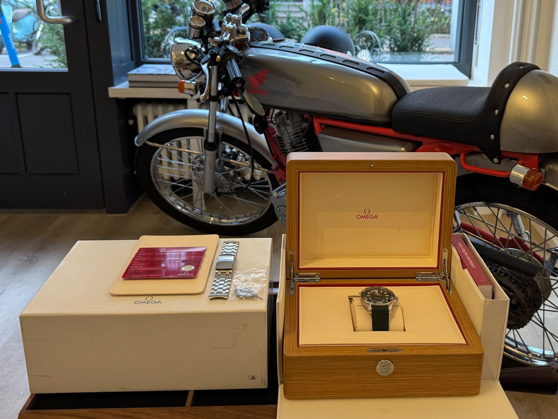 Omega Montres: Omega Seamaster 300 – D'occasion à Zürich par tobleratelier 9