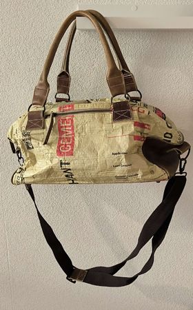 Handtasche aus Zementsack Material gebraucht