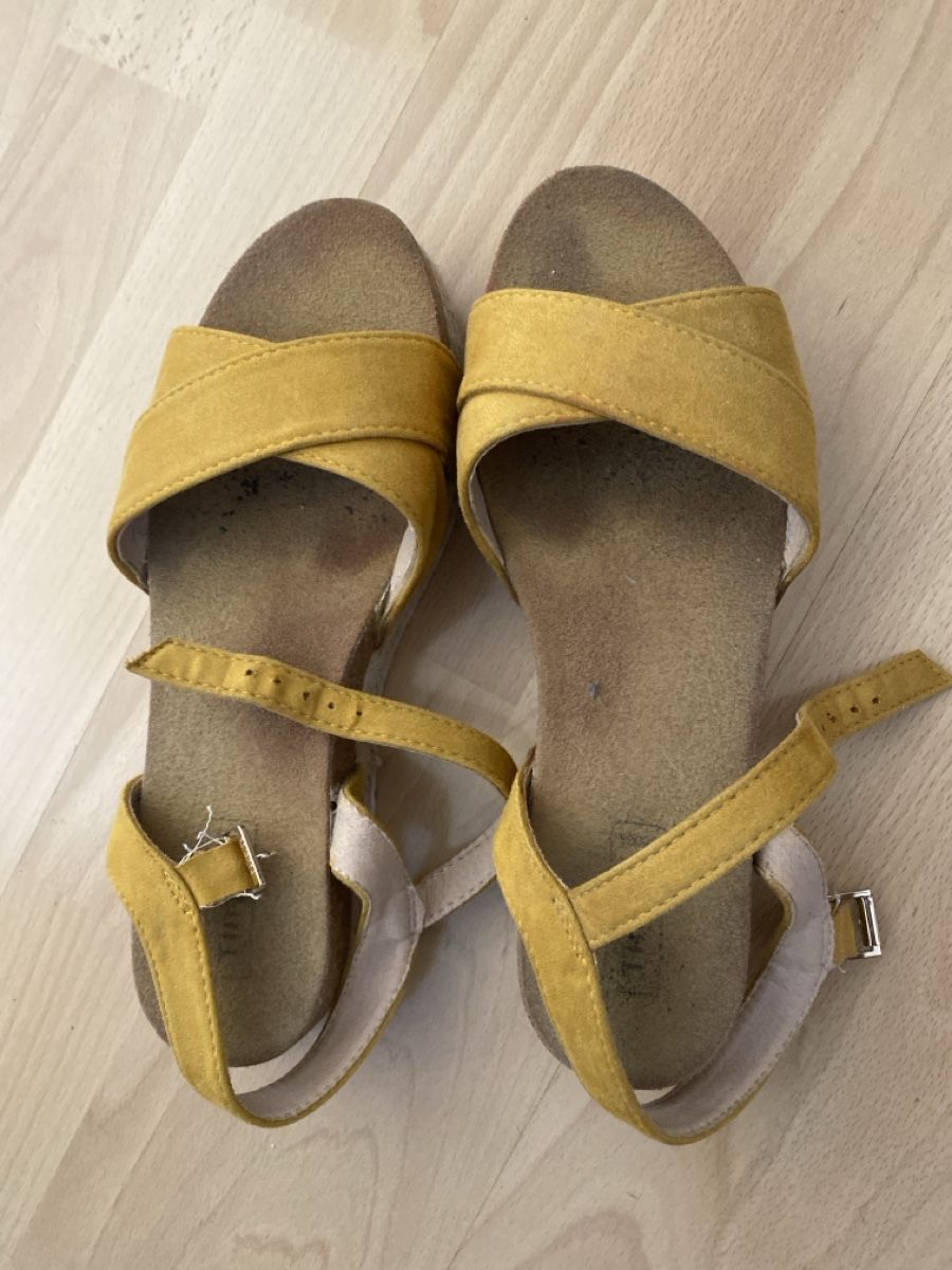 Damenschuhe: Sandalen 39 – Gebraucht aus Olten von Angisun