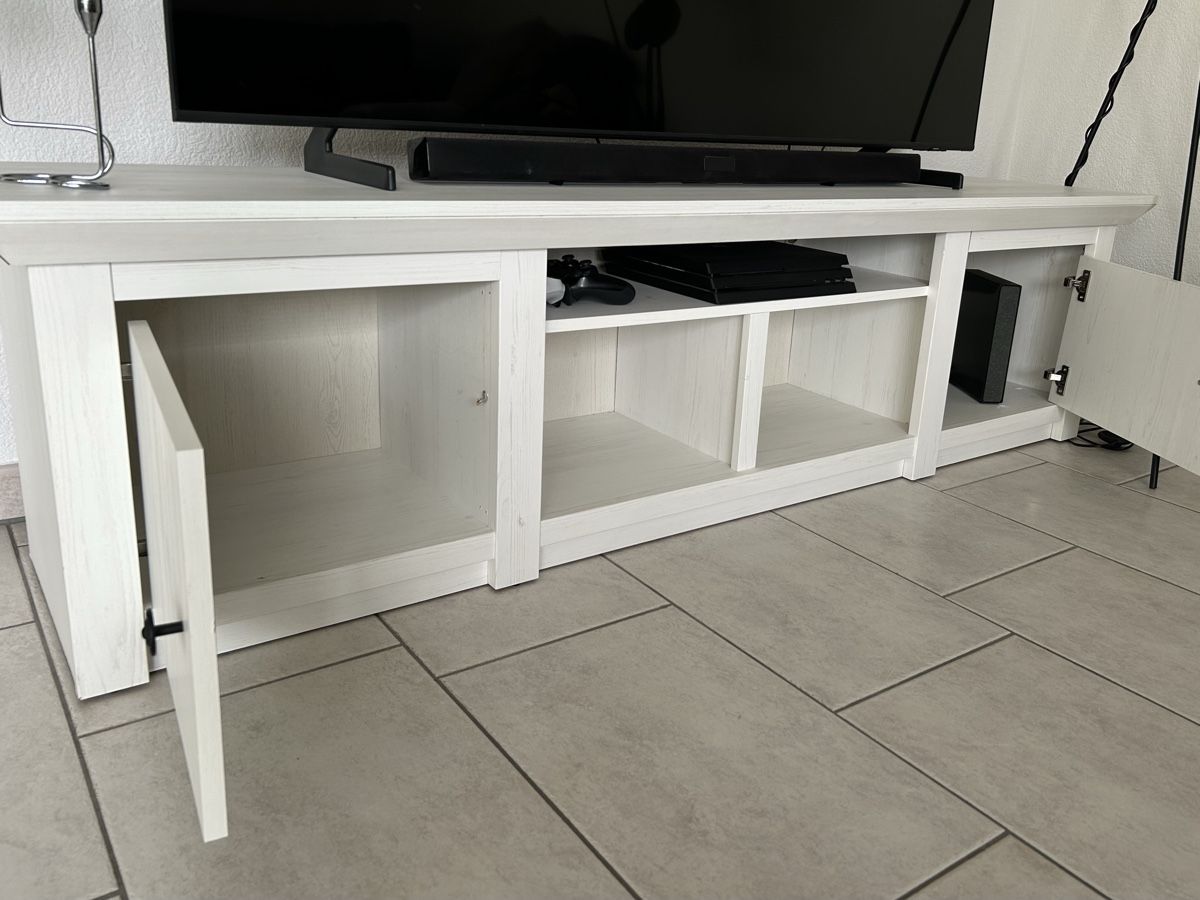 TV Möbel: Massives TV-Board – Neu (gemäss Beschreibung) aus Dättwil AG von terez_kaa 2
