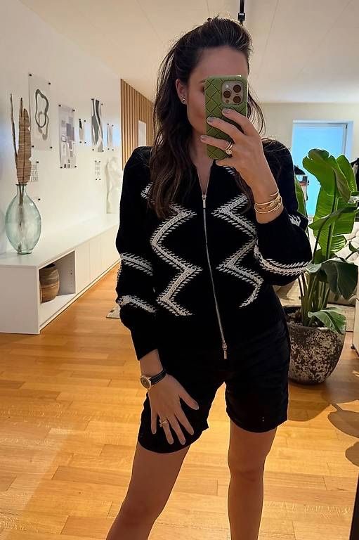Chanel Vestes: CHANEL BOMBER JACKE – Neuf (Voir description) à Schwyz par bofb