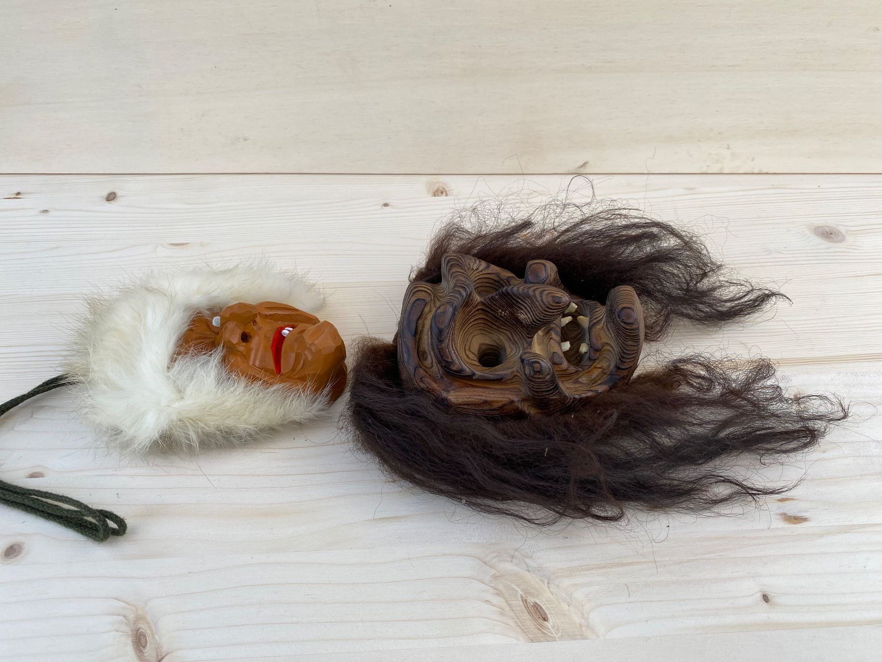 Sonstige Antiquitäten & Kunst: 2 schöne kleine Holzmasken – Gebraucht aus Feldbach von Olive1 1