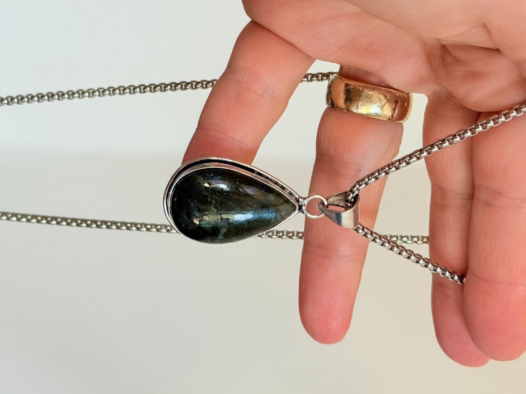 Catenine: Collier vintage avec pendentif pierre Labradorite – Nuovo e nell'imballaggio originale da Genève venduto da AWWA 5