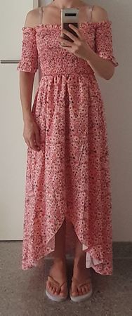 Sommerkleid geblümt rosa kurzärmlig schulterfrei