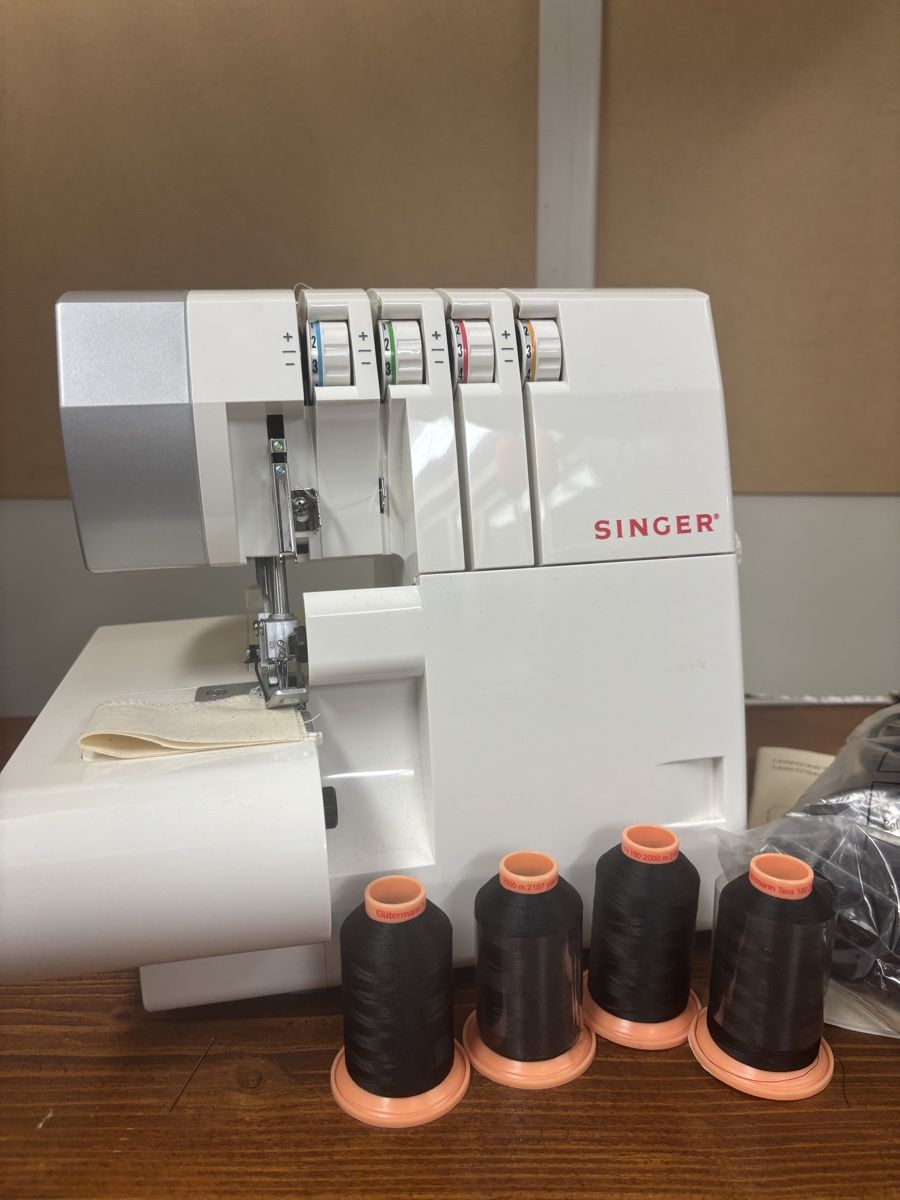 Singer Macchine da cucire: Overlocker von Singer neu – Nuovo (secondo la descrizione) da Worb venduto da TrinTrin90
