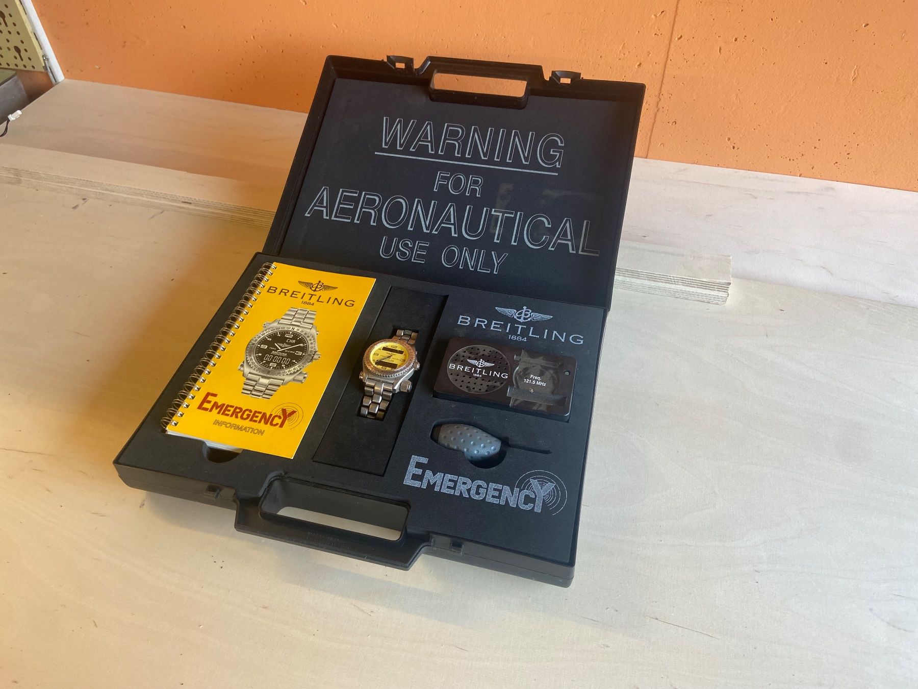 Breitling Orologi: Breitling Emergency kpl mit Koffer – Usato da Embrach venduto da Toeffan 2