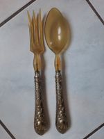 SERVICES À SALADE. MÉTAL ARGENTÉ et CORNE. Vers 1900