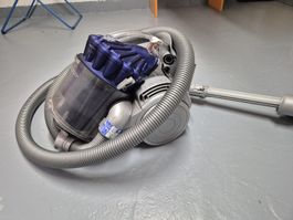 Dyson  DC 32