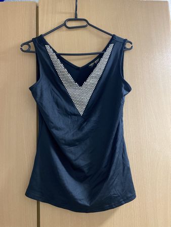 Schickes, schwarzes Top mit Strass - ideal für den Sommer!