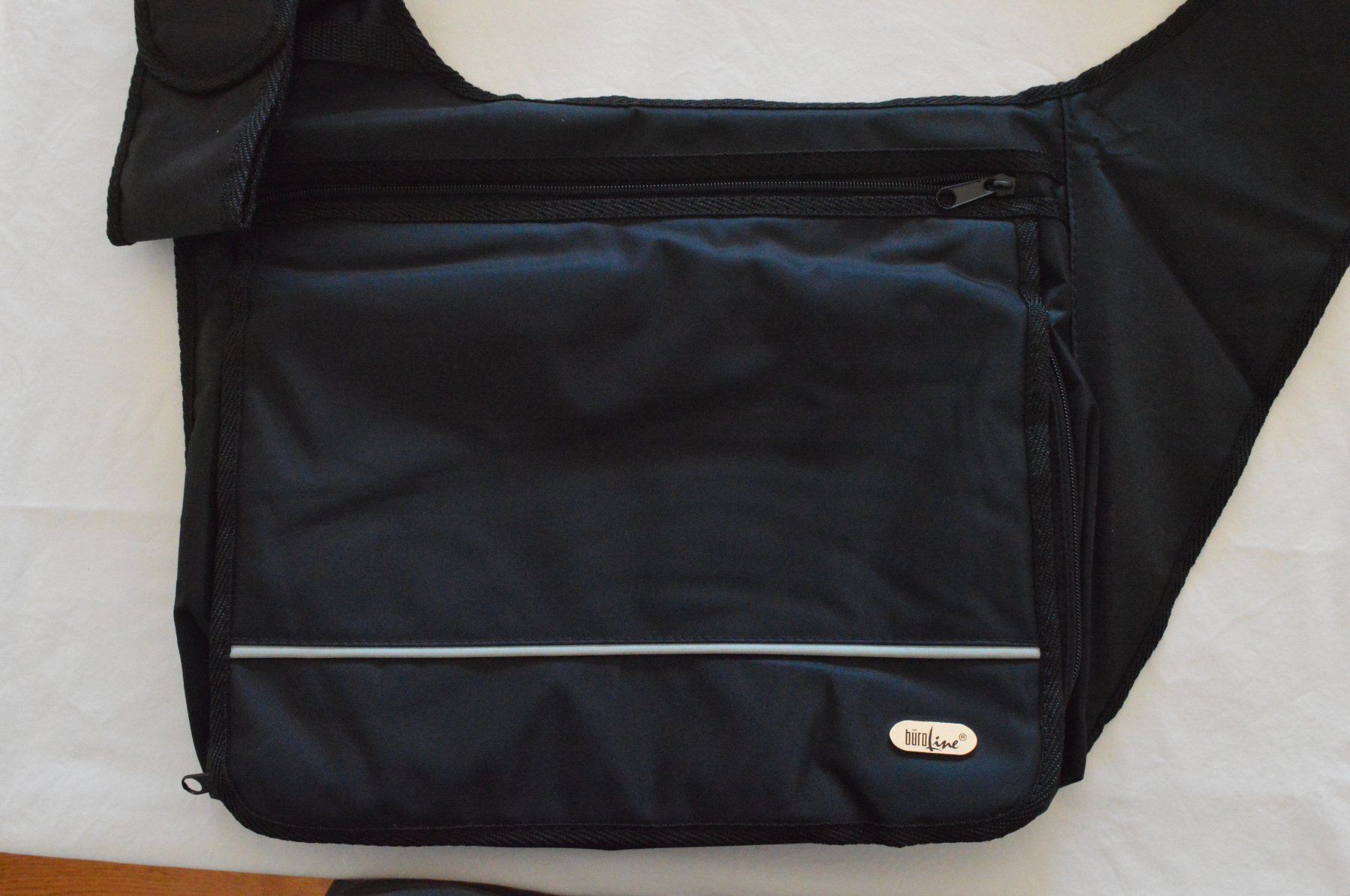 Altro in  Abbigliamento & Accessori: Neue Schultertasche Umhängetasche Schwarz – Nuovo (secondo la descrizione) da Locarno venduto da LukeWanderlust 2