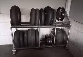 Rack à pneu pour garage / paddock