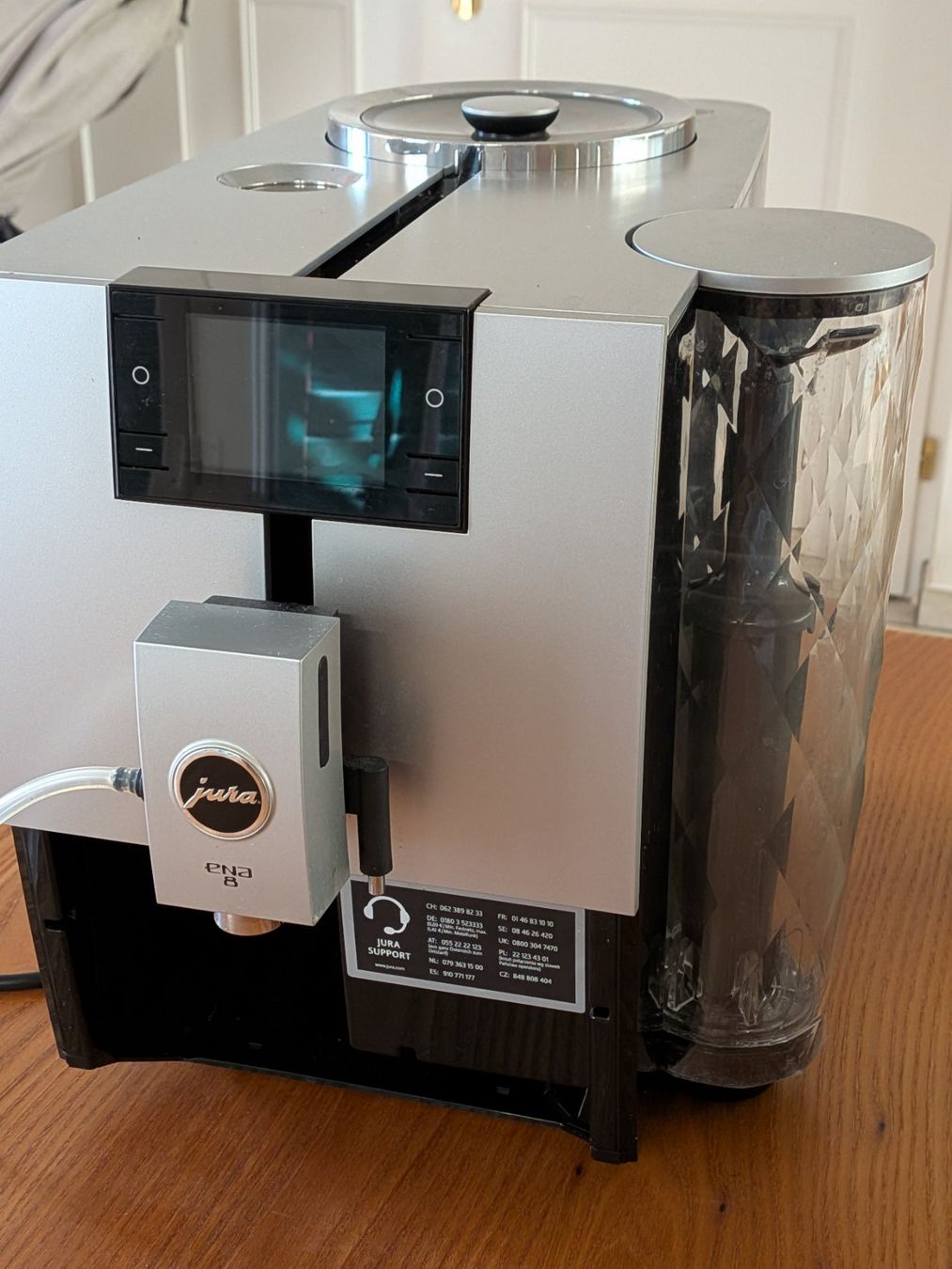 Jura Machines à café & Machines à expresso: Jura Kaffeevollautomat ena8 – D'occasion à Turbenthal par ulv_8wxr