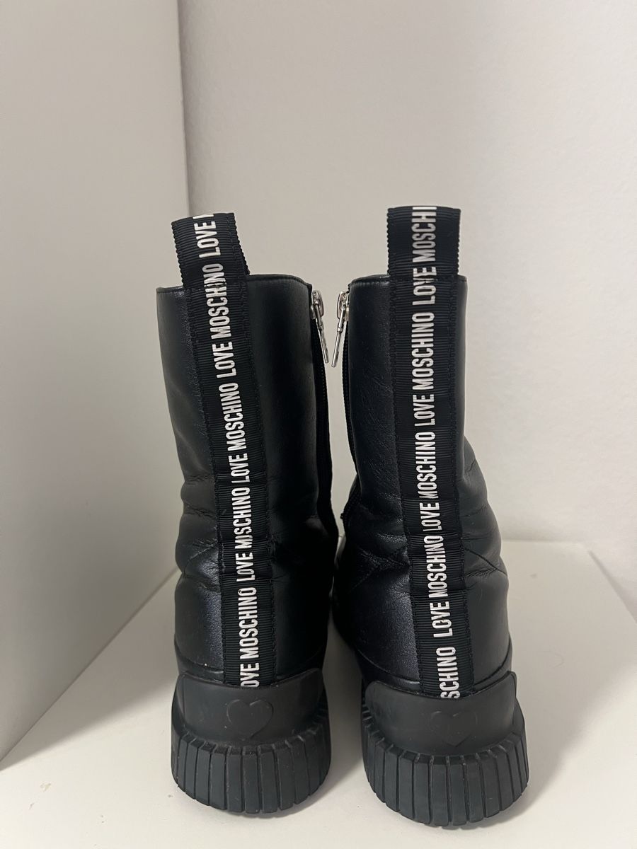 Moschino Damenschuhe: Love Moschino Leder Boots Gr. 40 – Gebraucht aus Uzwil von XAriiX 1