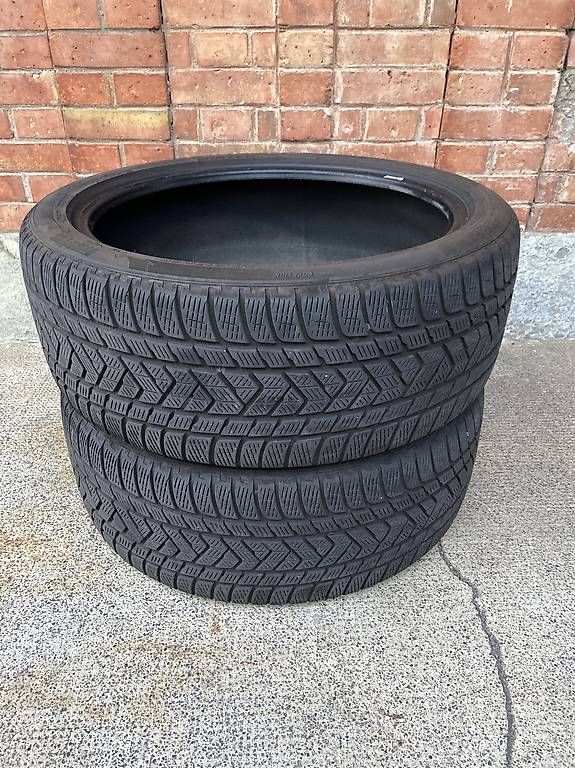 Pneus & Roues: 2 x 265/40/22 Pirelli Winterreifen  – D'occasion à Frasnacht par nobloff