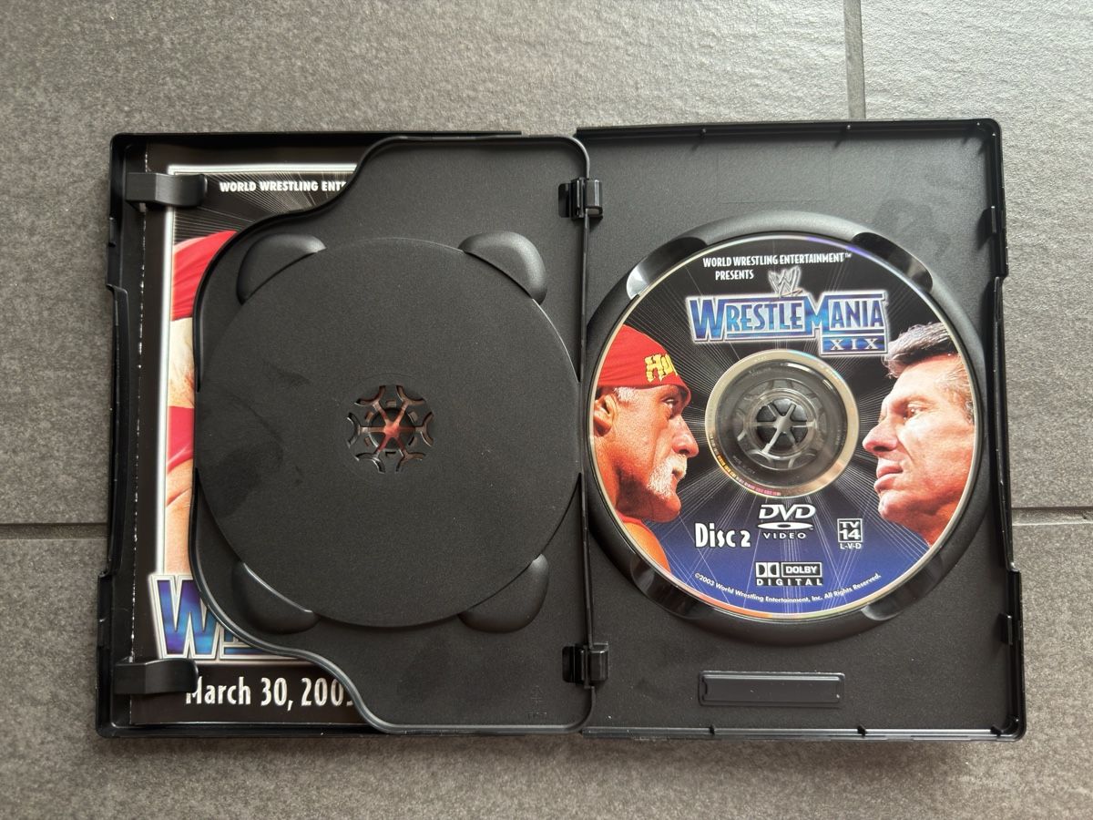 Alle DVDs: Wrestlemania 19 XIX DVD Set – Gebraucht aus Zürich von cENS0R 3