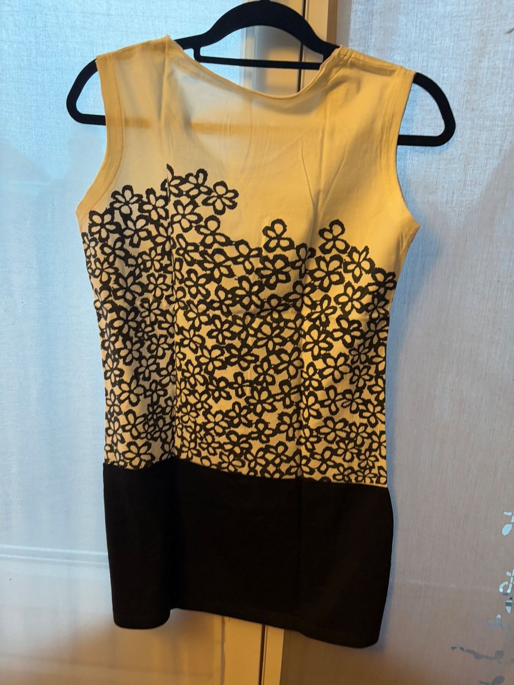 Top: 🌸 top noire et beige à fleurs T.S/M – Usato da Lausanne venduto da ine_6c2m 2