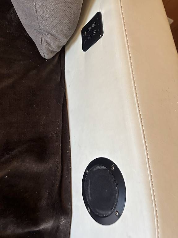 Divani: Sofa mit Led und Lautsprecher – Usato da Brittern venduto da Mi-rot 5