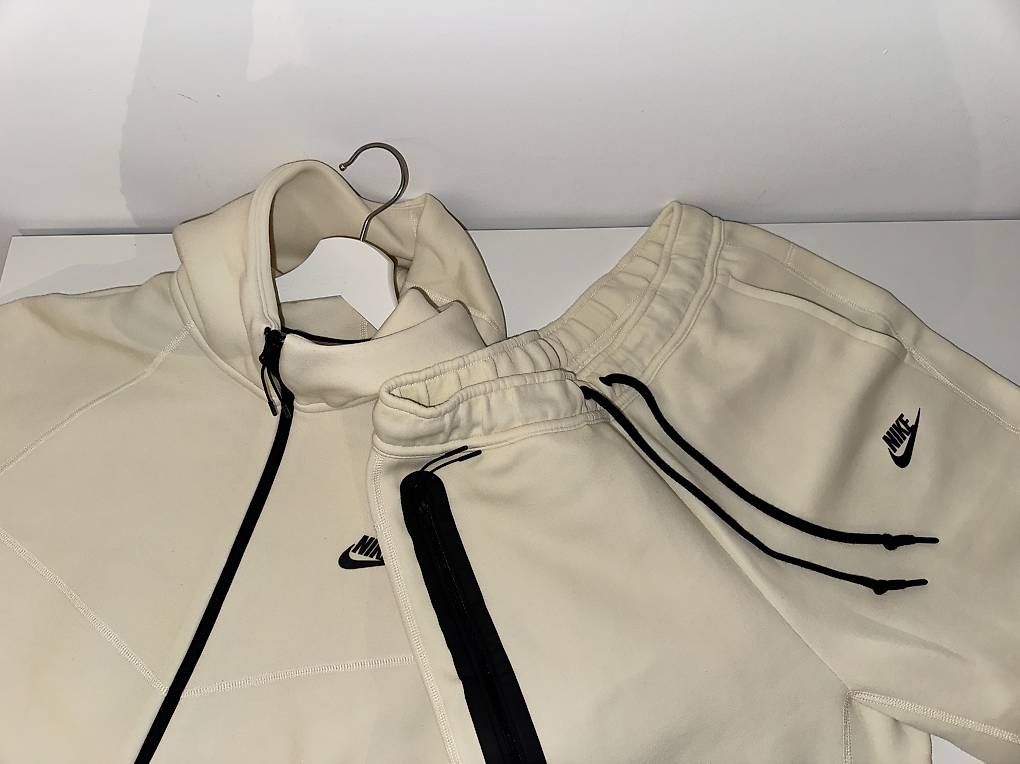 Nike Completi: Nike Sweat Jacke & Hose - creme – Nuovo (secondo la descrizione) da Stein AG venduto da lpsx3
