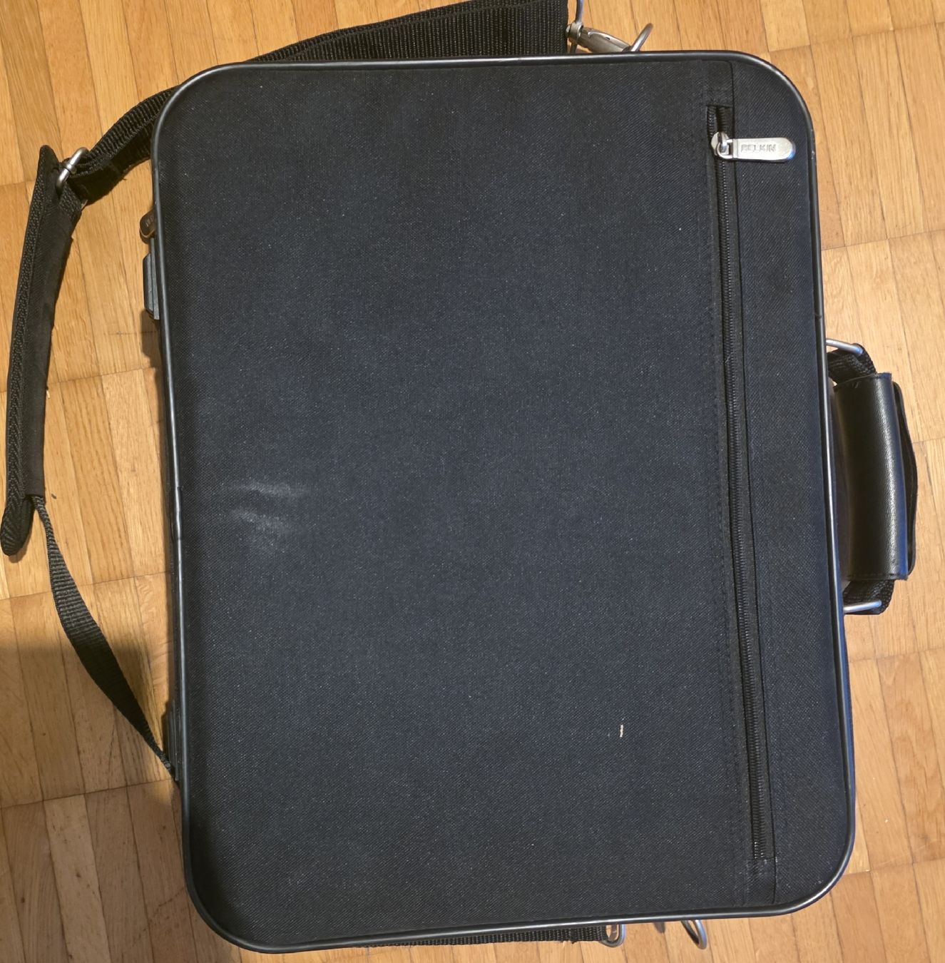Belkin Sacs: Belkin Laptoptasche Schwarz  – D'occasion à Riniken par Strikeone 4