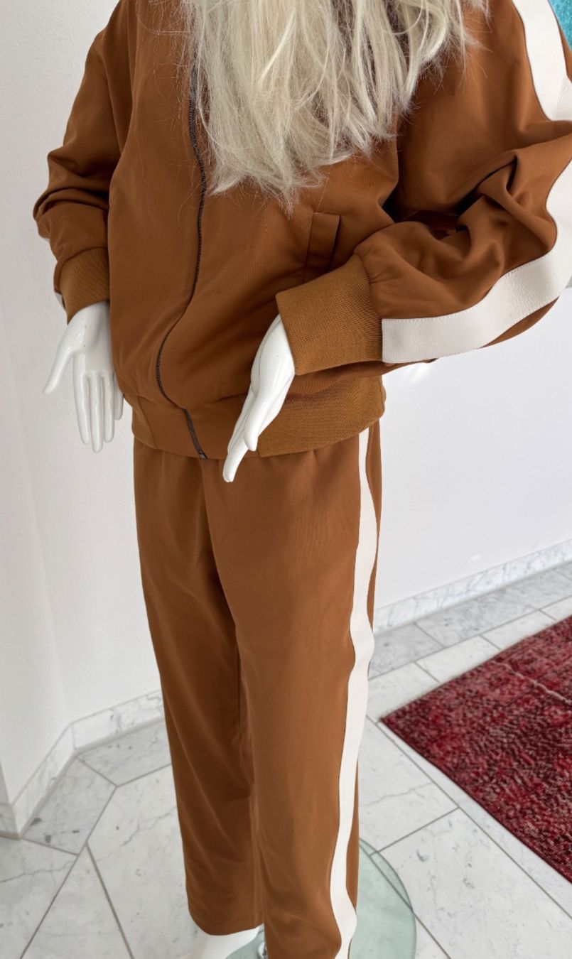Completi: Bally Jogging Anzug Gr 42 – Nuovo e nell'imballaggio originale da Volketswil venduto da praxis12 2