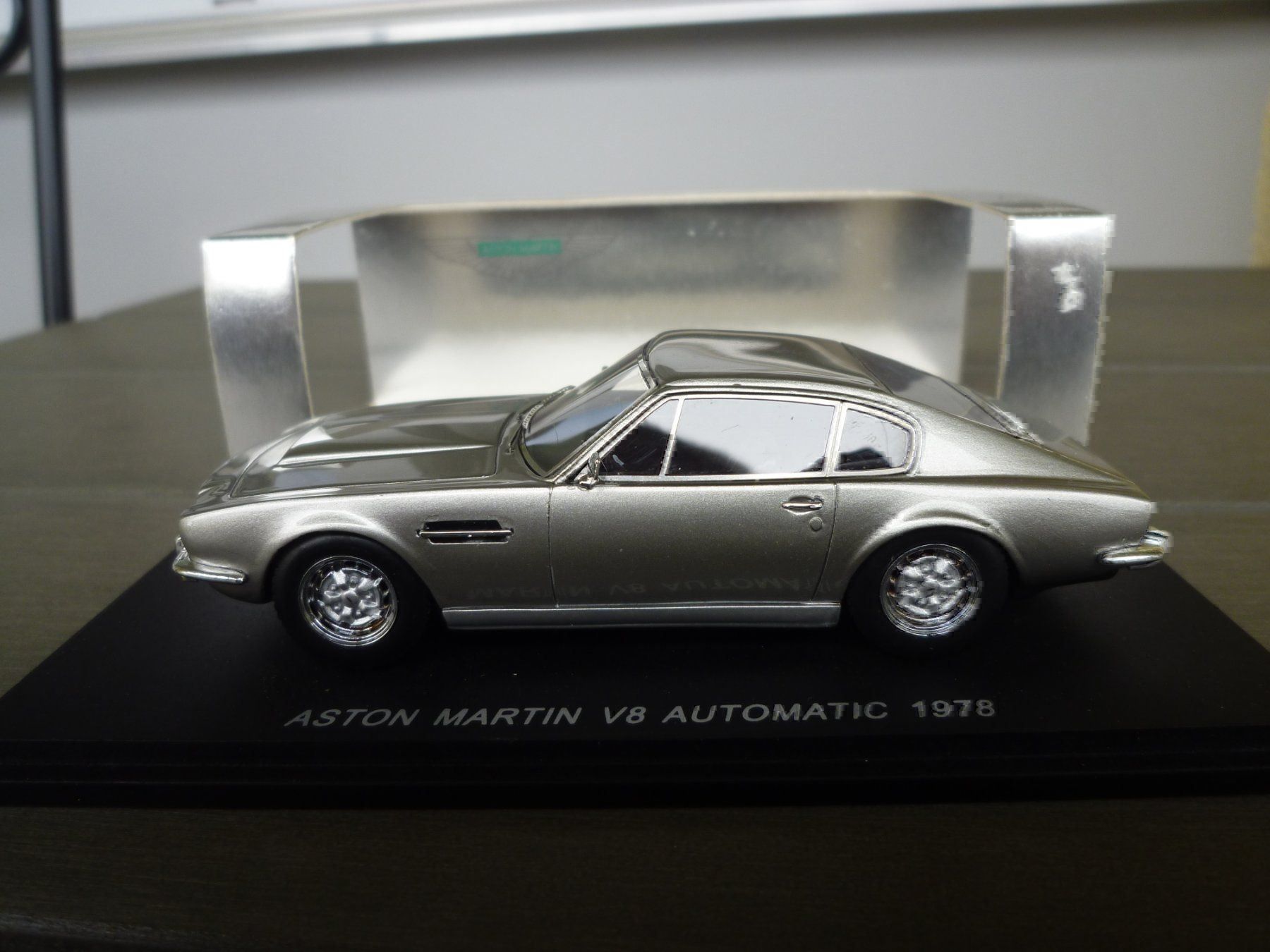 Aston Martin Modellini d'auto: Aston Martin V8 Automatic (1978) – Nuovo e nell'imballaggio originale da Flawil venduto da Imperiosud 5