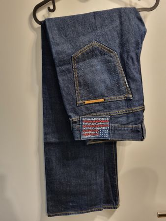 True Religion Jeans, Grösse 32, dunkle Waschung, Flagge