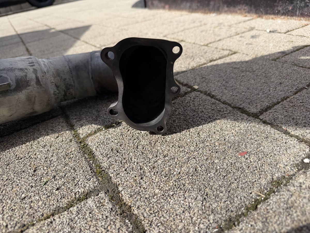 Abarth Tutti pezzi di ricambio auto: Fiat Abarth Downpipe – Usato da Oberbuchsiten venduto da M.G.15 1