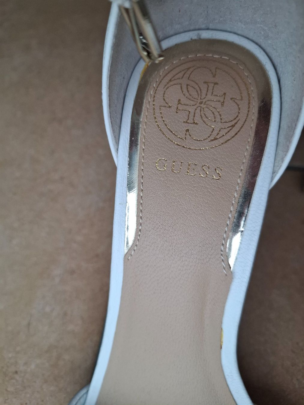 Guess Scarpe da donna: Sandales GUESS blanches taille 36 – Usato da Echallens venduto da dianitas 1