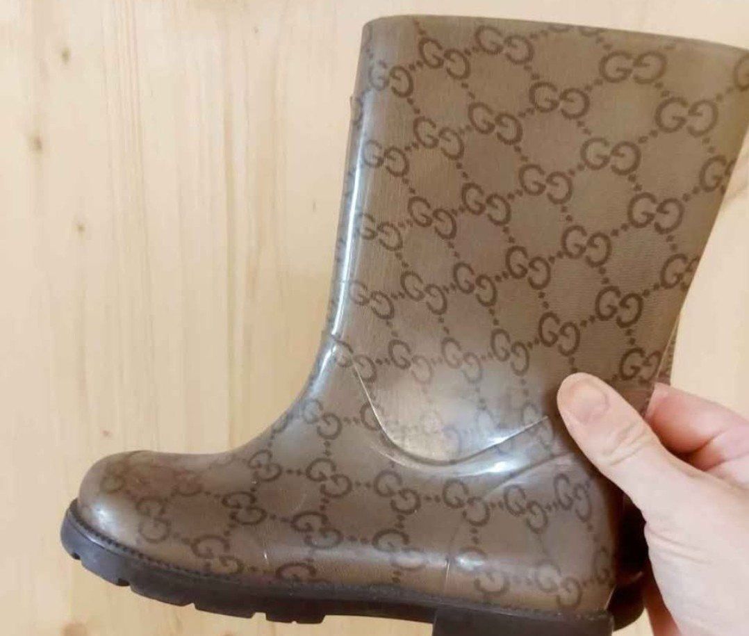 Gucci Scarpe per ragazzi: Bottes de pluie enfants – Usato da Le Lignon venduto da Laureanne03