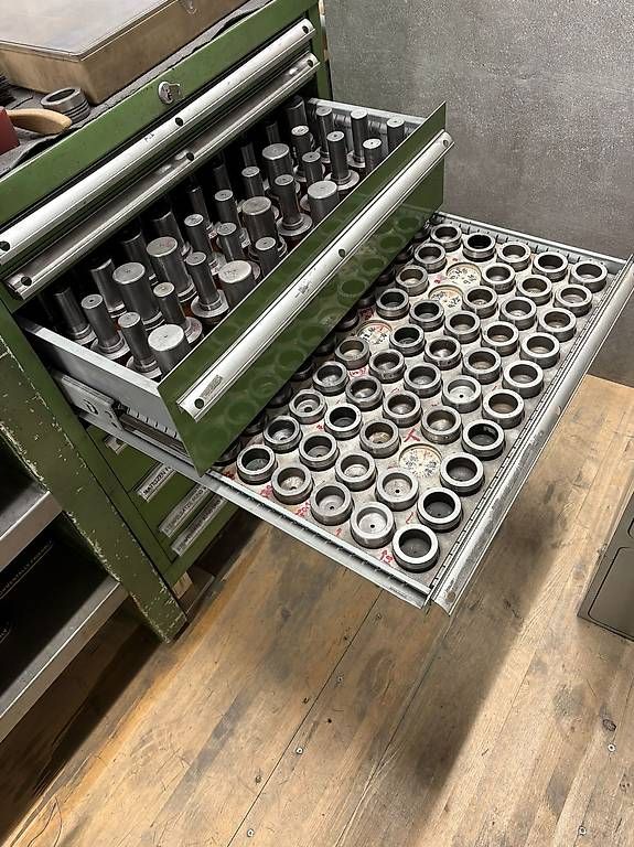 Tutte le macchine: Raskin Stanzmaschine – Usato da Balzers venduto da coco749 1