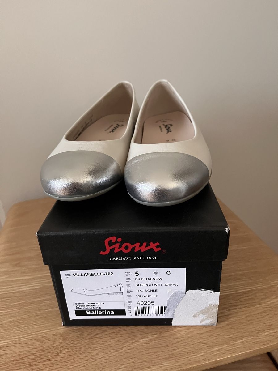 Scarpe da donna: Ballerines Sioux bicolores blanches et argent - 38  – Nuovo e nell'imballaggio originale da Lausanne venduto da Cupcake.vanille