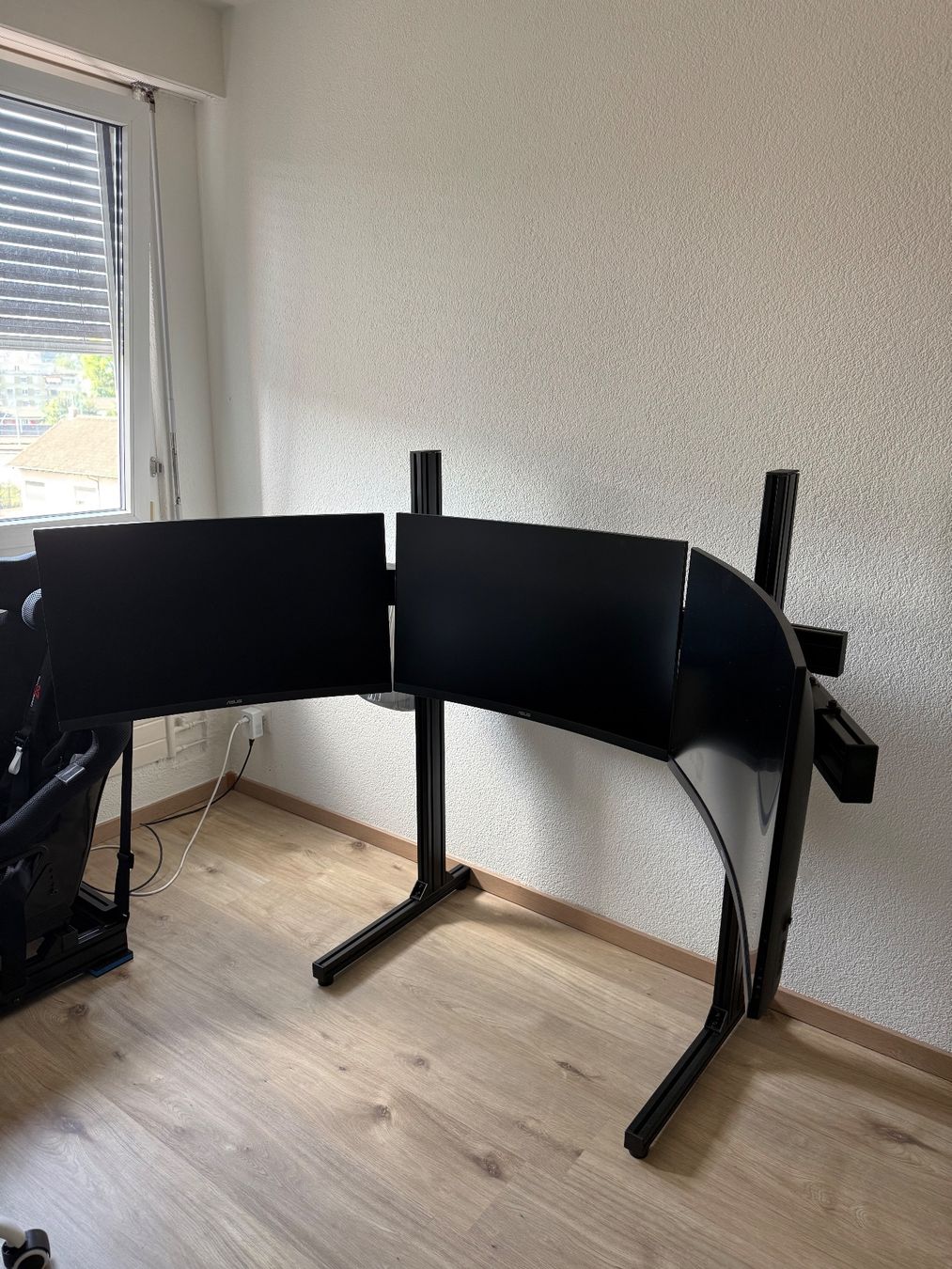 Asus Monitor: Triple 32 1440p sim racing with stand – Usato da Biel/Bienne venduto da dan_8jy8