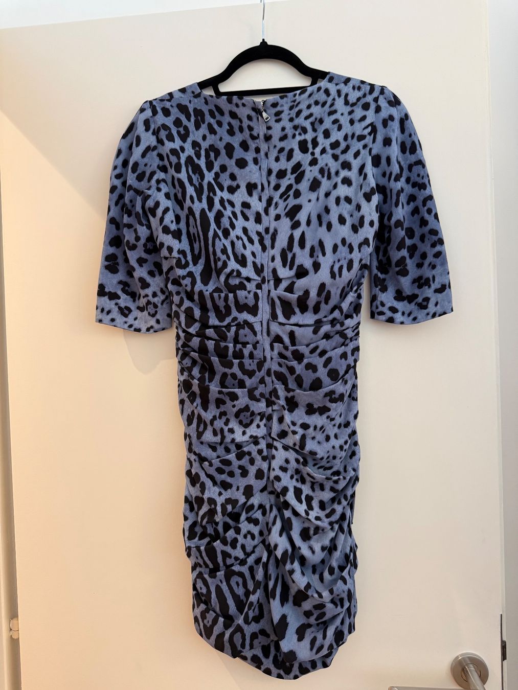 Dolce & Gabbana Robes: Robe imprimé léopard bleu manches courtes taille M – D'occasion à La Croix-de-Rozon par ben_9qlz 1