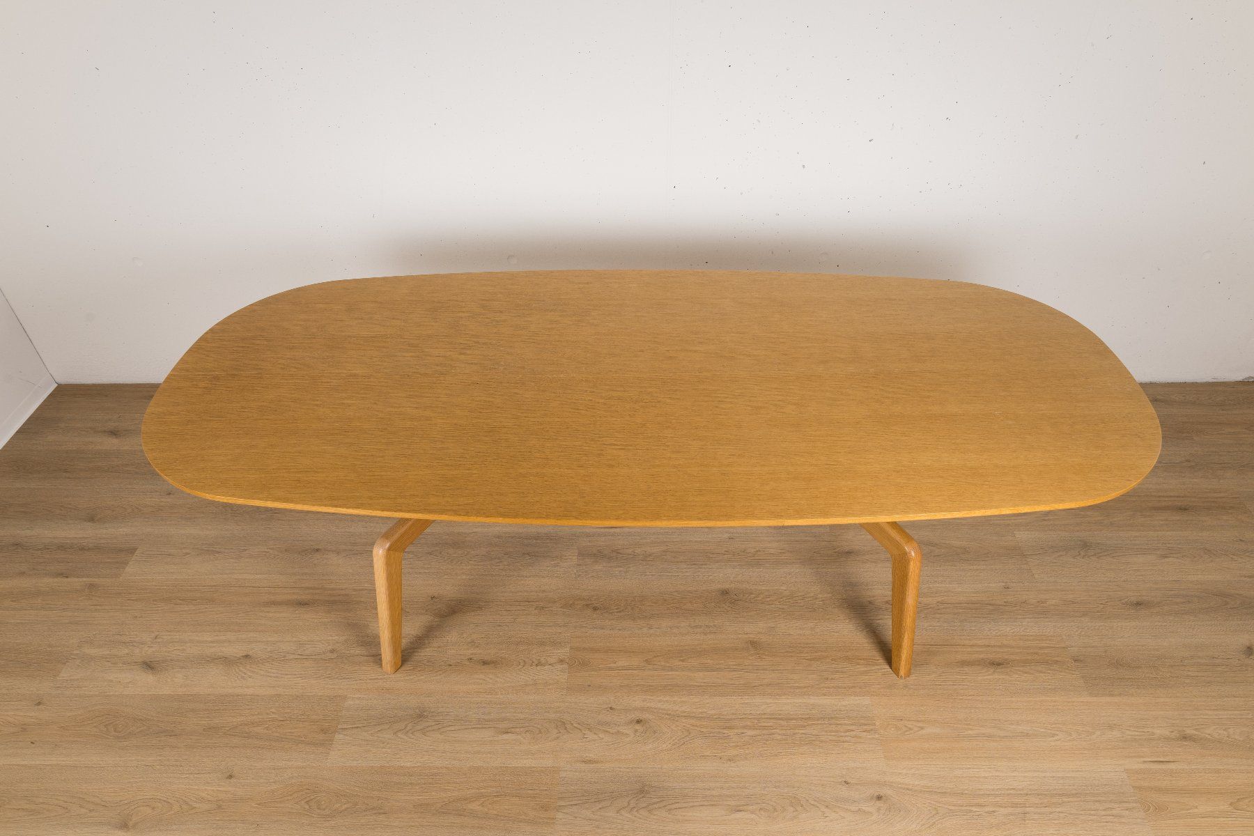 Alias Tavoli: Alfredo Häberli Alias Stabiles Oval Designeresstisch 690 – Usato da Winterthur venduto da Restored 2