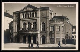 AK St. Gallen, Stadttheater mit Passanten