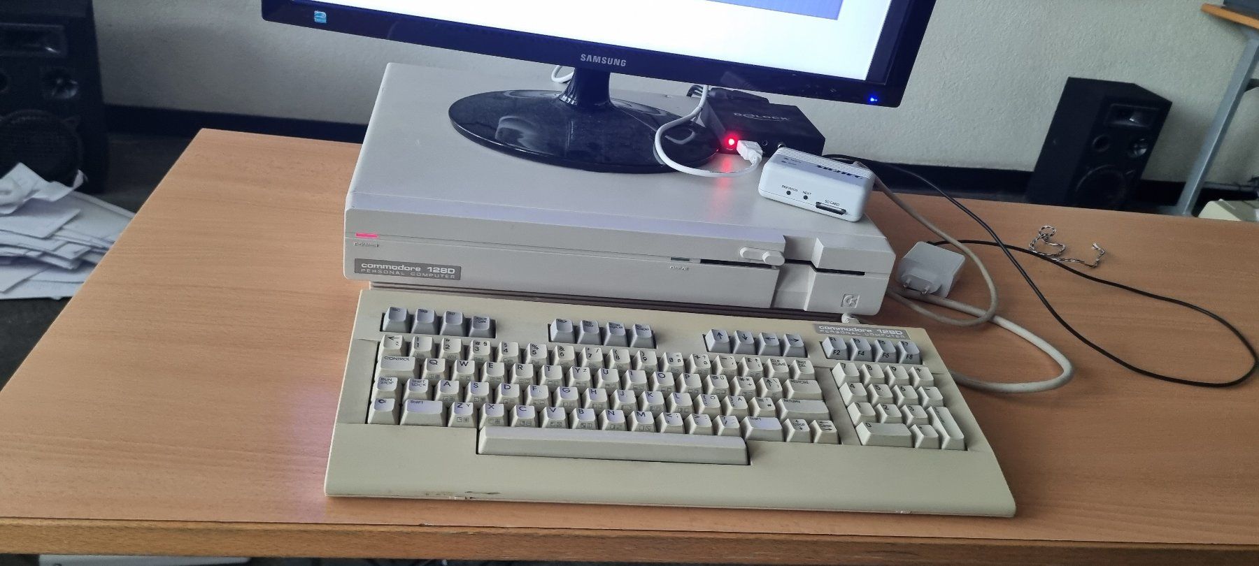 Commodore PCs: Commodore 128D im Blechgehäuse mit Bildschirm und Zubehör – Gebraucht aus Solothurn von elja02 3
