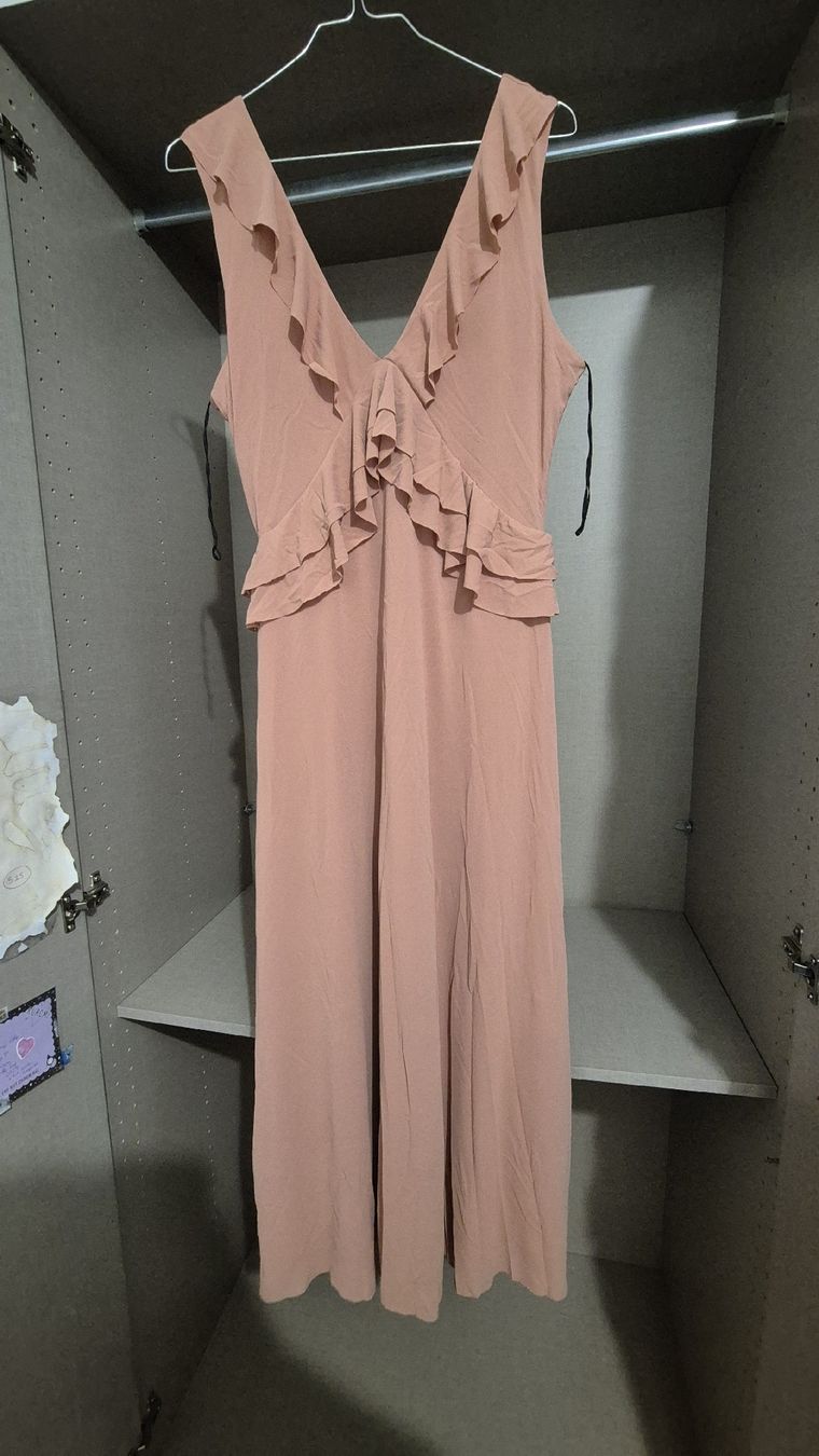 H&M Vestiti: V-Line Dress ruffled waist – Nuovo (secondo la descrizione) da Russikon venduto da pok_t7nq