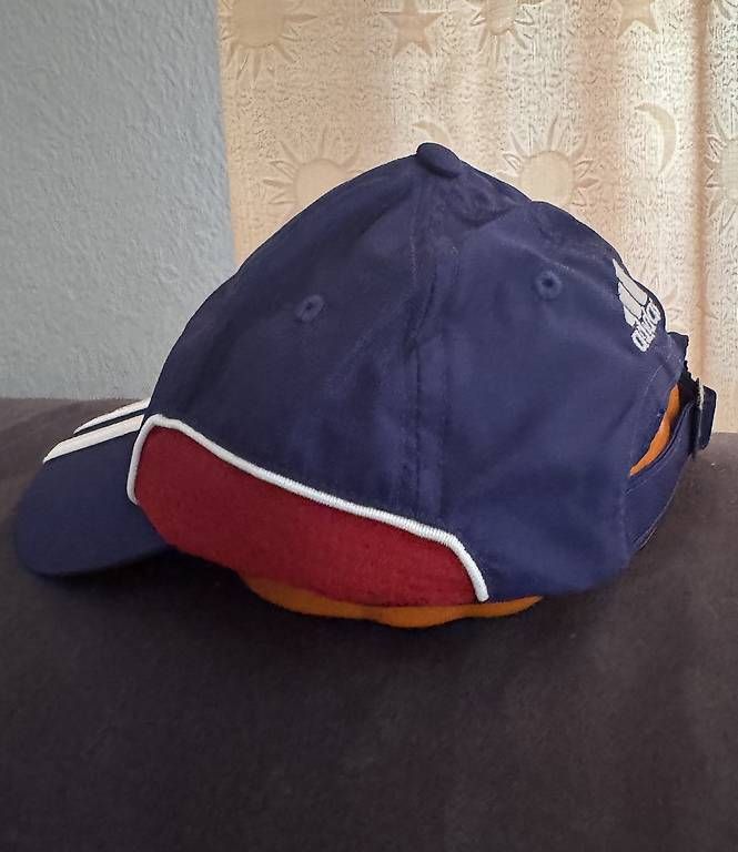 Chapeaux, bonnets & casquettes: Adidas Caps  Neu – D'occasion à St. Gallen par EllyM. 1