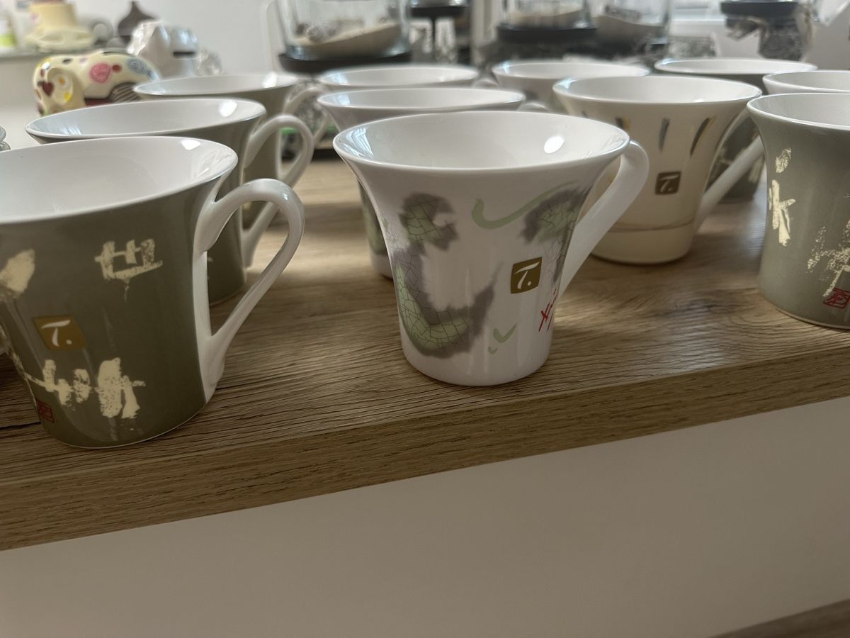 Set di piatti: Teeservice/Kaffeeservice mit Drachenmuster, 12 Personen – Usato da Bettlach venduto da Kkalena 1