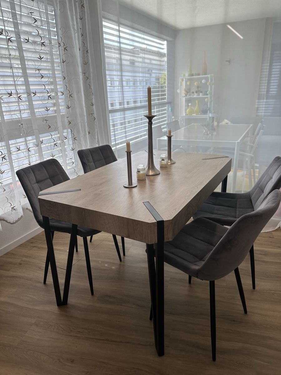 Set de table et chaises: Dining Table with 4 Chairs, Oak Look, Good Condition – D'occasion à Zürich par NYDDYN